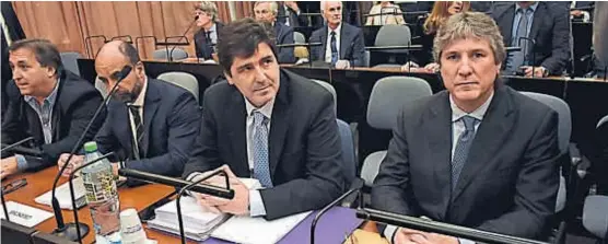  ?? (DYN / ARCHIVO) ?? En el juicio. Amado Boudou, en una de las audiencias del caso Ciccone, junto con sus abogados.