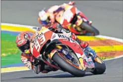  ??  ?? MOMENTOS. Márquez cumplió su gran premio cien en Brno.