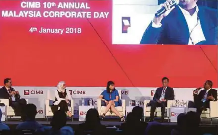  ??  ?? CIMB Group Holdings Bhd group chief strategy officer Gurdip Singh (left) moderating a session at the CIMB 10th Annual Malaysia Corporate Day in Kuala Lumpur yesterday. With him are FashionVal­et co-founder Vivy Yusof (second from left) and other...