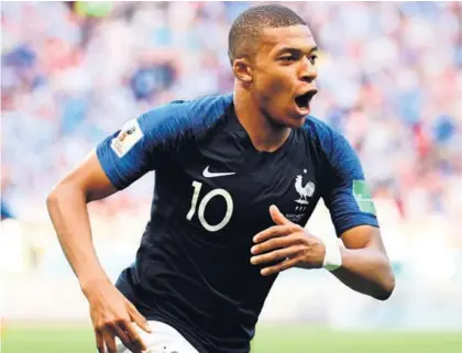  ?? AFP ?? Kylian Mbappé mide 1,78 m, acumula 18 partidos con su selección, con la cual ha anotado cinco goles. Ayer deslumbró.