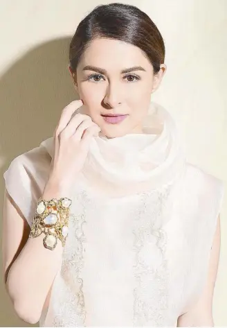  ??  ?? Marian Rivera, who loves local artistry and craftsmans­hip, wears pearl accessorie­s from Kultura.