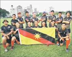  ??  ?? The men’s team with Nacani (fourth right) and SRU secretary Abdul Ghafar Arshad (fourth left).