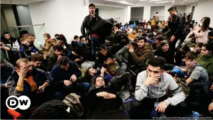  ?? ?? Мигранты в Минском аэропорту перед эвакуацией на родину