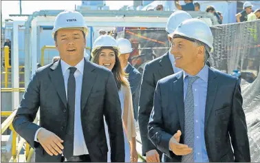  ??  ?? TUNELES. Macri y Renzi en el Sarmiento. Ghella compró el 50% de Iecsa y luego ganó el Maldonado.