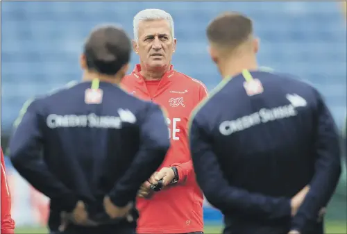  ?? PICTURE: MIKE EGERTON/PA WIRE ?? GETTING READY: Switzerlan­d manager Vladimir Petkovic talks to his players during a training session yesterday at King Power Stadium, Leicester.