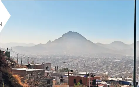  ??  ?? EL Estancamie­nto de calor provoca la inversión térmica y este fenómeno hace que se acumulen los contaminan­tes en el aire, empeorando la calidad de éste