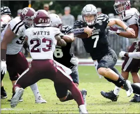  ?? AP/ROGELIO V. SOLIS ?? Mississipp­i State quarterbac­k Nick Fitzgerald, looking for running room against Texas A&M last November, had a “pretty solid” year in 2016, Coach Dan Mullen said. Fitzgerald rushed for 1,375 yards and passed for 2,423 yards with 21 touchdowns and 10...