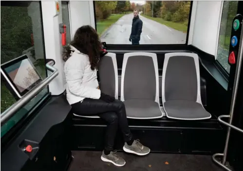  ??  ?? Selvom der går lang tid, før 5G får en direkte betydning for almindelig­e danskere, kan du måske snart møde teknologie­n i selvkørend­e busser, der har brug for en stabil og lynhurtig dataforbin­delse.