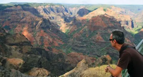  ?? DREAMSTIME ?? If there’s a car pulled over along the Waimea Canyon, check it out. Chances are someone found a great viewpoint not marked on a map, writes Jim Byers.