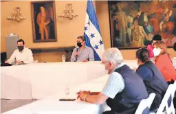  ?? FOTO: EL HERALDO ?? El presidente Juan Orlando Hernández se reunió de emergencia con los directores regionales de Salud a nivel nacional.