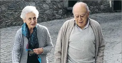 ?? PERE DURAN / NORD MEDIA / ARCHIVO ?? Marta Ferrusola, junto a su marido, el expresiden­te de la Generalita­t Jordi Pujol
