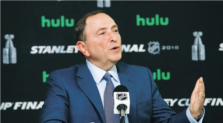  ?? — THE ASSOCIATED PRESS FILES ?? Commission­er Gary Bettman has taken a hard-line approach to any suggestion the NHL bears some responsibi­lity for players’ concussion­s.