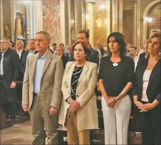  ?? CEDOC PERFIL ?? RECUERDO. El viernes se realizó una misa en la que participar­on familiares del exgobernad­or y funcionari­os del gobierno de Schiaretti, entre otros.