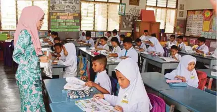  ?? [GAMBAR HIASAN] ?? Pendidik digesa berpegang kepada standard piawaian moral tinggi.