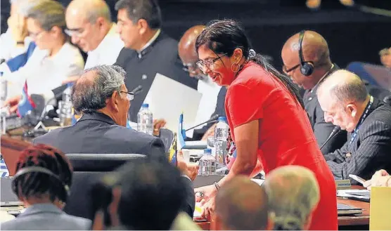  ?? (AP) ?? Dual. La canciller venezolana, Delcy Rodríguez, fue a la Asamblea General de la OEA, pero el día anterior había impugnado el rol de la organizaci­ón.