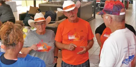  ?? Photos by Matthew Liebenberg ?? Dave Proctor's parents, Nancy and Randy Proctor of High River, were at Staples in Swift Current on July 11 to talk to people about their son's fundraisin­g run across the country. They are pictured speaking to Special Olympics athletes.