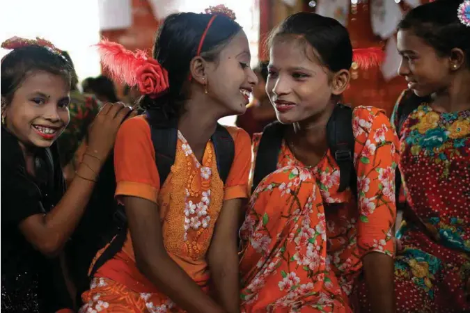  ?? WONG MAYE-E/REUTERS/NTB SCANPIX ?? Hvert tredje sekund blir en jente under 18 år giftet bort i verden. Disse unge jentene kommer fra rohingya-minoritete­n i Myanmar og lever som flyktninge­r i Bangladesh.