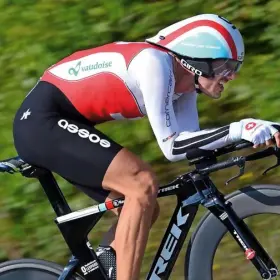  ??  ?? At the 2013 Worlds, Cancellara wore the latest Assos suit,
‘ Fenomeno. 3’