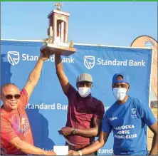  ?? Photos: Contribute­d ?? Winner… Mannes Hendricks, the owner of the best horse on the day, Starlile (L), the Otjozondju­pa governor James Uerikua (M) and the Okahandja branch manager Jason Immanuel at the trophy handover.