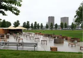  ?? FOTO JAN VAN DER PERRE ?? De Scheldeboc­ht wordt klaargemaa­kt voor een nieuw hoofdstuk. Vanaf vandaag, zaterdag, staan er ook foodtrucks.