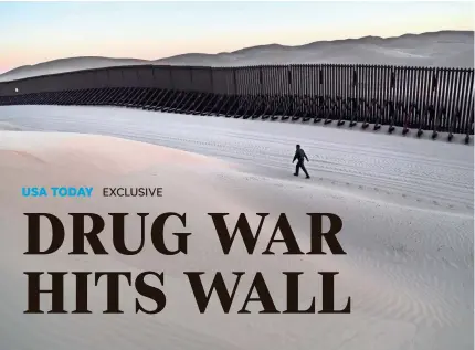  ?? JOHN MOORE/GETTY IMAGES ?? A U.S. Border Patrol agent walks along the U.S.-Mexican border at the Imperial Sand Dunes on Nov. 17, 2016, near Felicity, Calif.