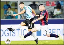  ??  ?? In this file photo, Bologna’s Gary Medel (right), vies for the ball with SPAL’s Federico Di Francesco during the Serie A soccer match between Bologna
and SPAL at the Dall’Ara stadium in Bologna, Italy. (AP)