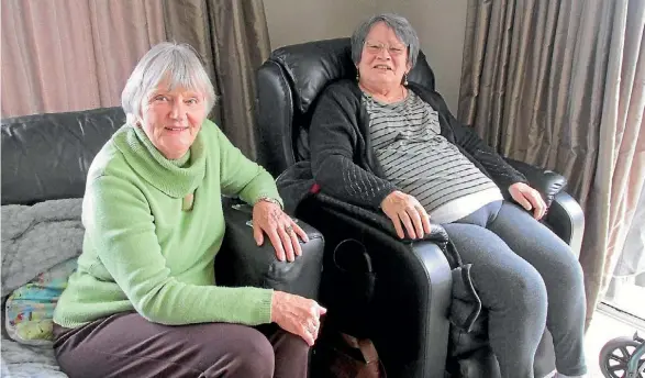  ?? CHRIS HARROWELL ?? Age Concern Counties Manukau Accredited Visiting Service visitor Nina Barnes, left, with Ella Jenkins, who’s one of the service’s clients.