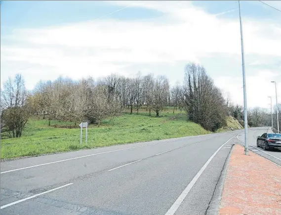  ?? FOTO: UNCITI ?? La ladera de Zorroaga, ayer Ésta es la ubicación propuesta por la Diputación y el Departamen­to de Obras Públicas del Ayuntamien­to de Donostia para ubicar el pabellón multiusos