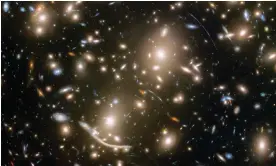  ?? ?? The rich galaxy cluster A370 in an image from the Hubble telescope. Nick Kaiser analysed gravitatio­nal lensing, showing how to map the dark matter that distorts the light from background galaxies into elongated arcs. Photograph: Nasa