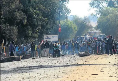  ?? PHOTOS: VELI NHLAPO ?? NO WAY PAST: The African People's Convention says chaotic protests like this one by residents of Sicelo informal settlement in Midvaal would be a thing of the past in their municipali­ties