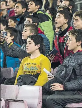  ?? FOTO: PUNTÍ ?? Ilusión en el Camp Nou en la última edición del Día del Socio Solidario Barça-Murcia