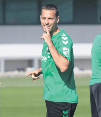  ?? EFE ?? Sergio Canales, en un entrenamie­nto de este fin de semana.