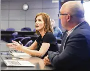  ?? ARMANDO L. SANCHEZ / CHICAGO TRIBUNE ?? Attorney Dina Rollman talks with her students while teaching a Cannabis Law &amp; Policy class at the Illinois Institute of Technology Chicago — Kent College of Law on April 13 in Chicago.