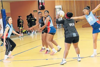  ??  ?? FOCUSED PLAY: Nelson Mandela University (in blue) playing against Walter Sisulu University at the inter-varsity tournament in Alice