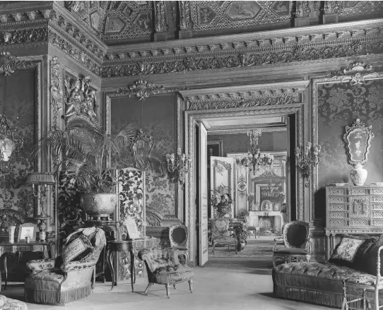  ??  ?? Back in the day: parlour palms in the Great Room and the White Drawing Room at Wimborne House, 22, Arlington Street, St James’s