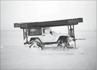  ?? [IAN WILLMS/THE NEW YORK TIMES] ?? A problem with freezing and melting in Canada’s Northwest Territorie­s has caused some vehicles to get stuck in areas that used to be solid ice. Canada’s ice roads are freezing later and melting earlier, which is isolating some areas that are reachable...