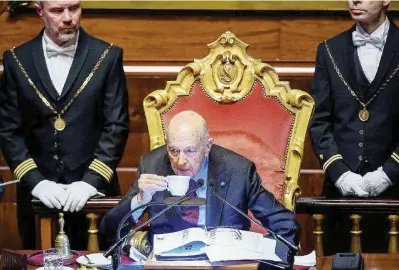  ?? Ansa ?? Buongiorno Giorgio Napolitano ieri ha presieduto la prima seduta del Senato. Sotto, Elisabetta Casellati