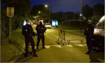  ?? (Photo AFP) ?? Les forces de l’ordre ont immédiatem­ent bouclé les abords du collège du Bois d’Aulne de Conflans-Sainte-Honorine.