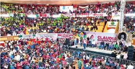  ?? ?? ■ La precandida­ta presidenci­al de Morena, Claudia Sheinbaum, encabezó un acto masivo en Tlaxcala, donde llamó a continuar la transforma­ción.