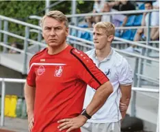  ?? Foto: Fred Schöllhorn ?? Trainer Sören Dreßler war bedient. Für den TSV Schwaben Augsburg wäre in Wol fratshause­n mehr möglich gewesen.
