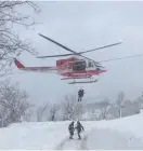  ?? FOTO: EPA/ ITALIAN FIRE DEPARTMENT HANDOUT ?? RÄDDARE. Helikoptra­r sattes in i räddningso­perationen.