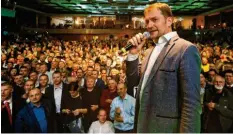  ?? Foto: Petr David Josek, dpa ?? Igor Matovic hat mit seiner Protestpar­tei die Parlaments­wahl in der Slowakei gewonnen. Er will nun eine Koalition der Mitte bilden.