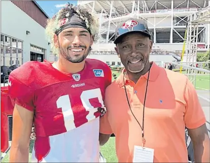  ?? CAM INMAN — STAFF PHOTOGRAPH­ER ?? 49ers receiver Dante Pettis poses with his father, Gary, an Oakland native and former major leaguer who is now a coach with the Astros.