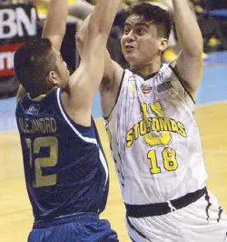  ?? JOVEN CAGANDE ?? UST Tiger Louie Vigil fires a shot against NU Bulldog Rodolfo Alejandro in their UAAP semifinal duel at the Big Dome yesterday.