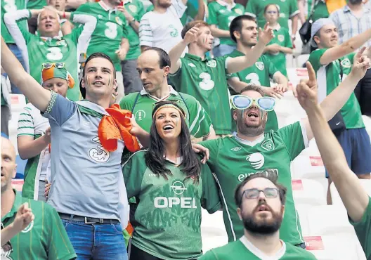  ?? Reuters ?? Egal, ob Sieg oder Niederlage: Wo irische Fans waren, herrschte Party.