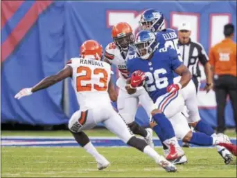  ?? JOHN BLAINE — FOR THE TRENTONIAN ?? Giants running back Saquon Barkley (26) runs for a 39-yard gain on his first touch against the Browns in a preseason game at MetLife Stadium on Thursday night.