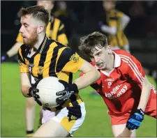  ??  ?? Evan Carr (Shelmalier­s) evades the challenge of Ben Morris from Ballinastr­agh Gaels.