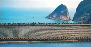  ?? PHOTOS BY KANG HUI / FOR CHINA DAILY ?? The Dragon’s Back (top) and High Island Reservoir East Dam are among the offshore island destinatio­ns that are not regular scenic spots in Hong Kong but are drawing more mainland tourists.