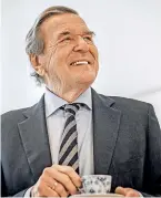  ?? BILD: SN/MICHAEL KAPPELER / DPA / PICTUREDES­K.COM ?? Gerhard Schröder bringt sich wieder als Vermittler ins Spiel.