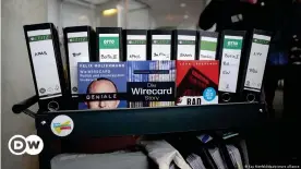  ??  ?? Члены контрольно­го комитета бундестага свидетельс­ких показаний по делу Wirecard собрали свыше 300 часов